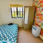 Conveniently Located 3 Bed Spacious Home For Couples, Families And Groups In Ipswich