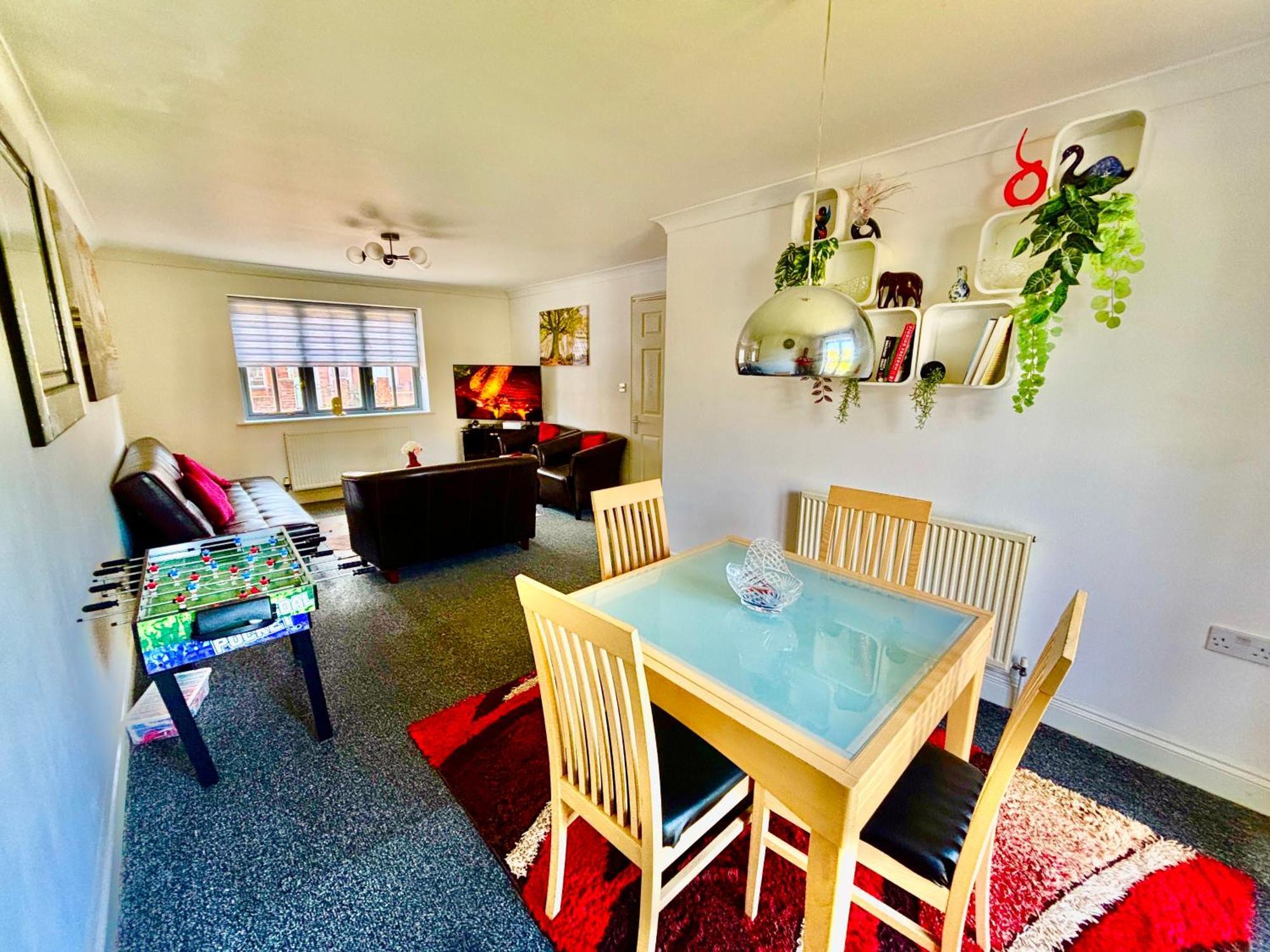 Conveniently Located 3 Bed Spacious For Couples, Families And Groups In * Ipswich