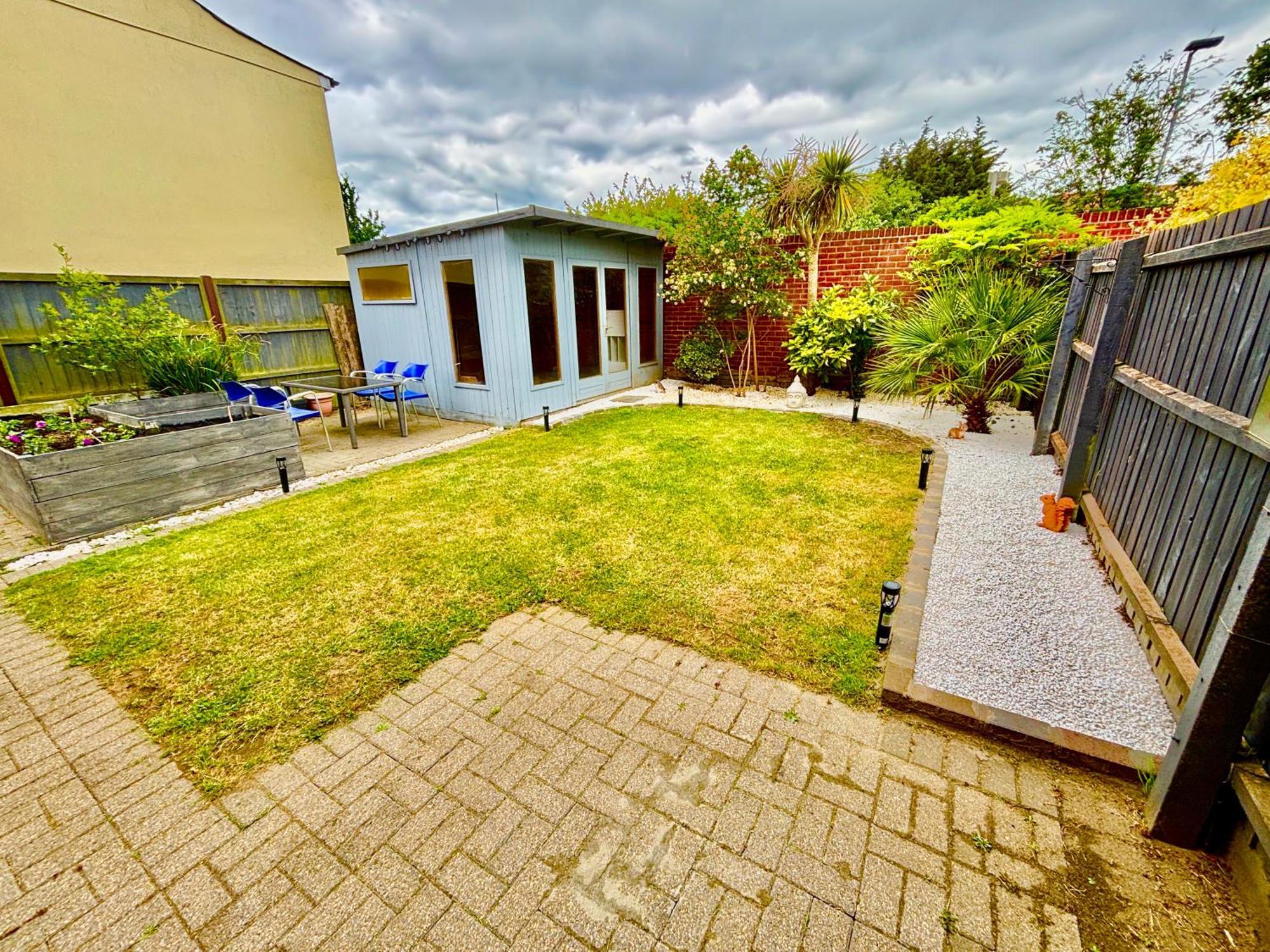 Conveniently Located 3 Bed Spacious For Couples, Families And Groups In Holiday home *
